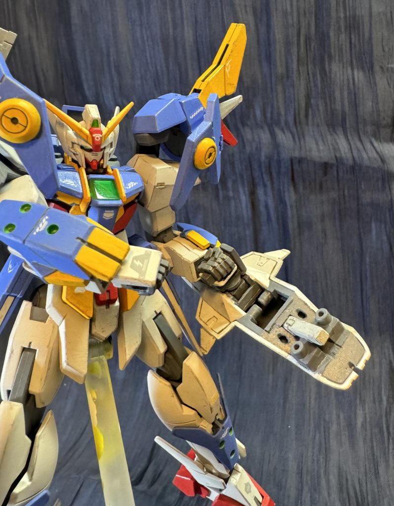 ビームサーベルはシールド裏に潔く一本のみ。