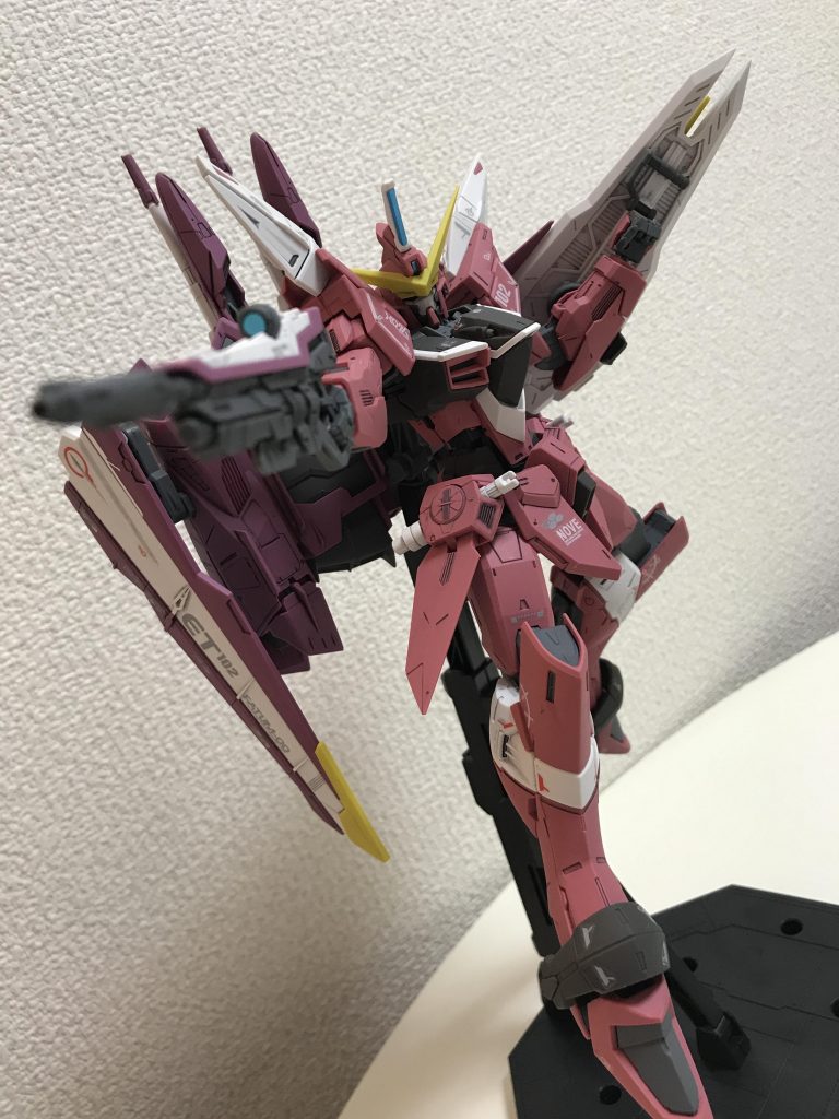 キットが良いので、ポーズが様になります。足がプラプラぶら下がってる状態のため、可能な限りのシードアクション😭