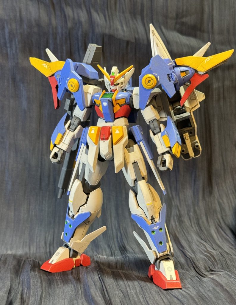 バスターライフルはダブルオースカイのロングライフルをカットしてジャンクでそれっぽく。シールドはメテオホッパーの機首です。どっちも元のジョイントにマウント出来ます。