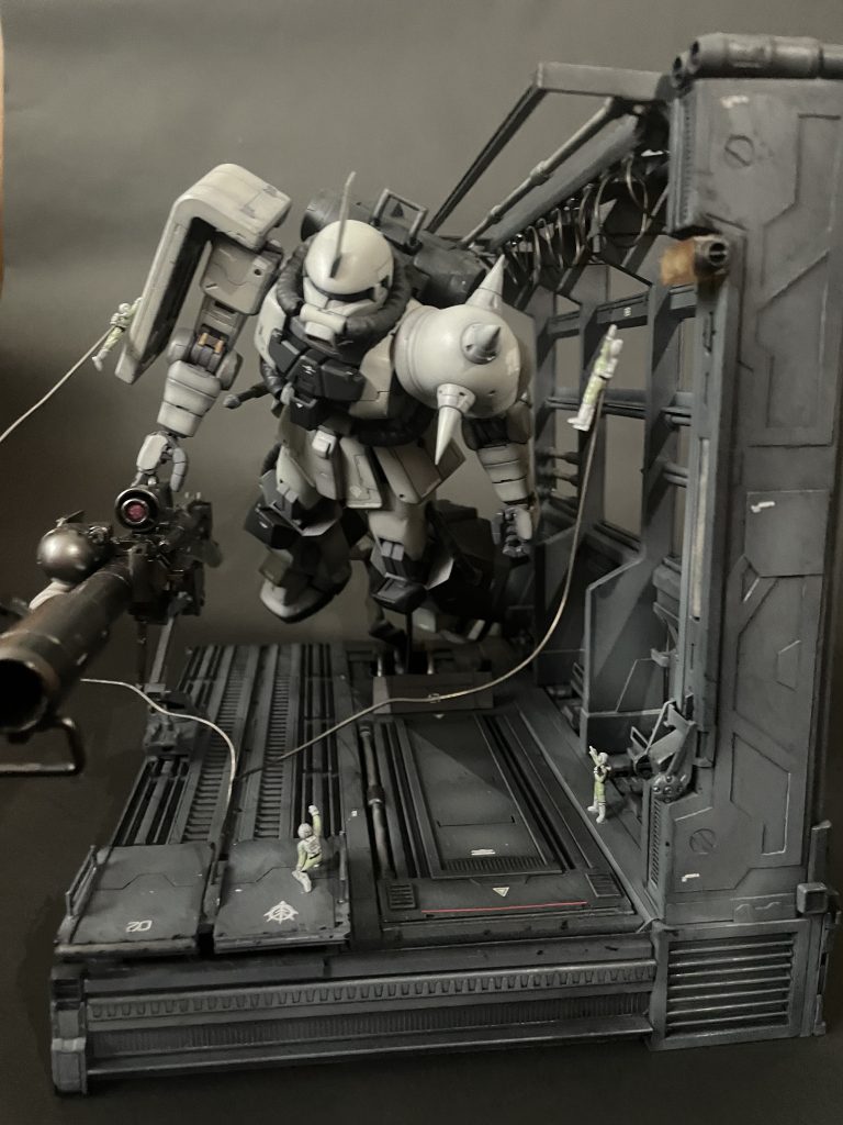 戦場へ出撃するエースみたいなイメージ。クルー達から戦果の期待が寄せられています。あ、左肩のジェタークマークに意味は無いです。ジェタークの獅子のマークカッコいいですよね(?)