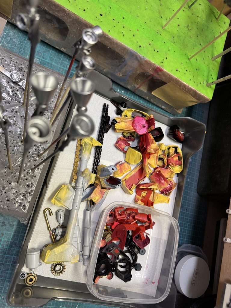 極力マスキングはしなくてもいい様に塗り順を考慮。