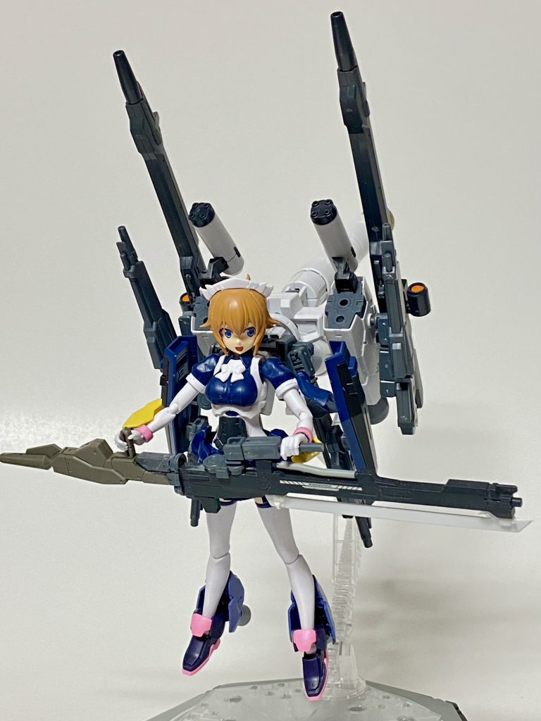 ロングブレードライフルと脚部強化ブースター追加ライフルの持ち方がスペリオル風。この辺でA.O.Z風で仕上げようと思い付く。