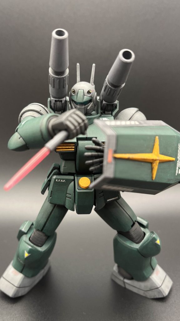 勿論、外して持たせることも可能です。元々はHGUC νガンダムのビームサーベルの柄側についていたものを改造しています。(正直このカットくっそイケメンすぎて好き、撮影した中で一番好きです)