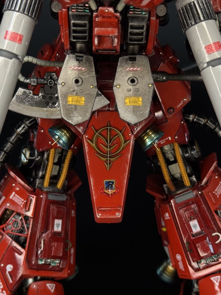 お尻にはジオンマークとキマイラ隊のマーク。絶対に後ろは取らせません!