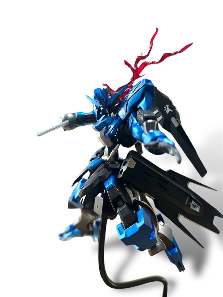 眼光エフェクトは100均のプラ板を加工して作りました。