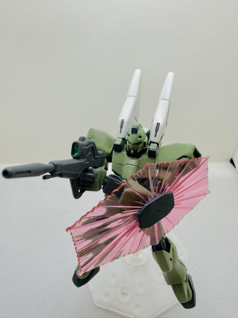 そして最大の特徴は、Vガンのボディを使ってるのでバックパックの交換が可能!!持ってたセカンドVのバックパック(ミノフスキードライブユニット)が使用できます。こうなるとVダッシュも欲しくなりますが、ぜんぜん再販しないよなー😑