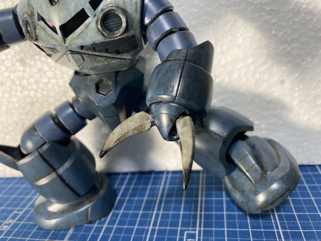 腕部と下半身。