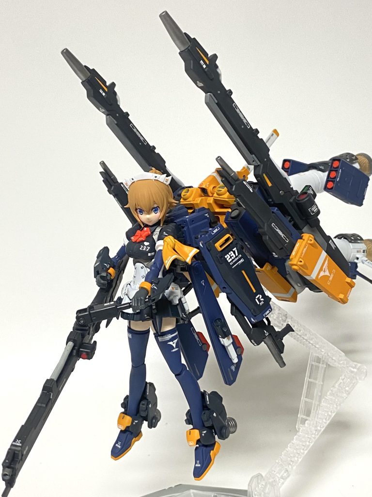 すーぱーふみなにアサルトブースターと脚部追加スラスターを装備した アドバンスドモード手持ち武装はロングブレードライフルをご用意しました。