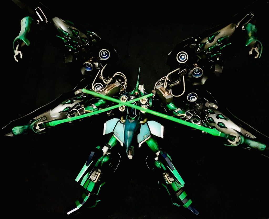 隠し腕展開、サーベルも持てるんです。ちなみに皆さんはアニメでもこの腕を使ってるの気付いてましたか?私はまったくですw こーゆー気付きもガンプラの楽しみですね。