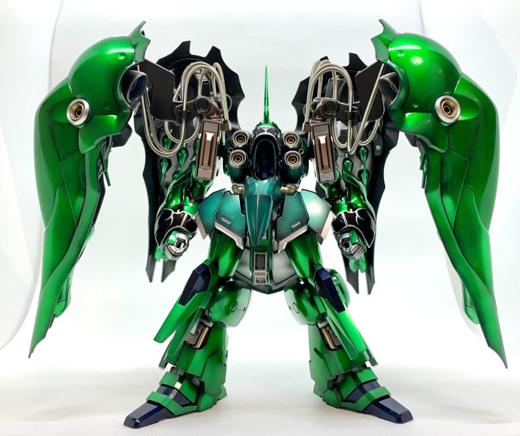 正面下からのアングル・・・よく見ると顔がまったく見えませんw