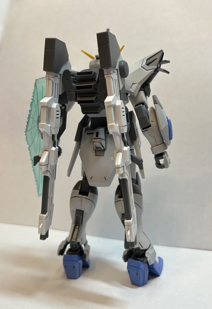 ・背面バックパックの大まかな部分はプラ板から作ってます。友人からは「F91に見える」と言われたので、狙い通りです!