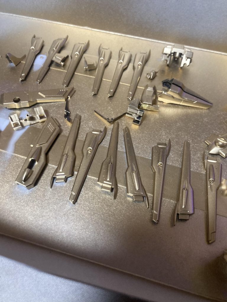 スプレーでゴールドに塗装しました。