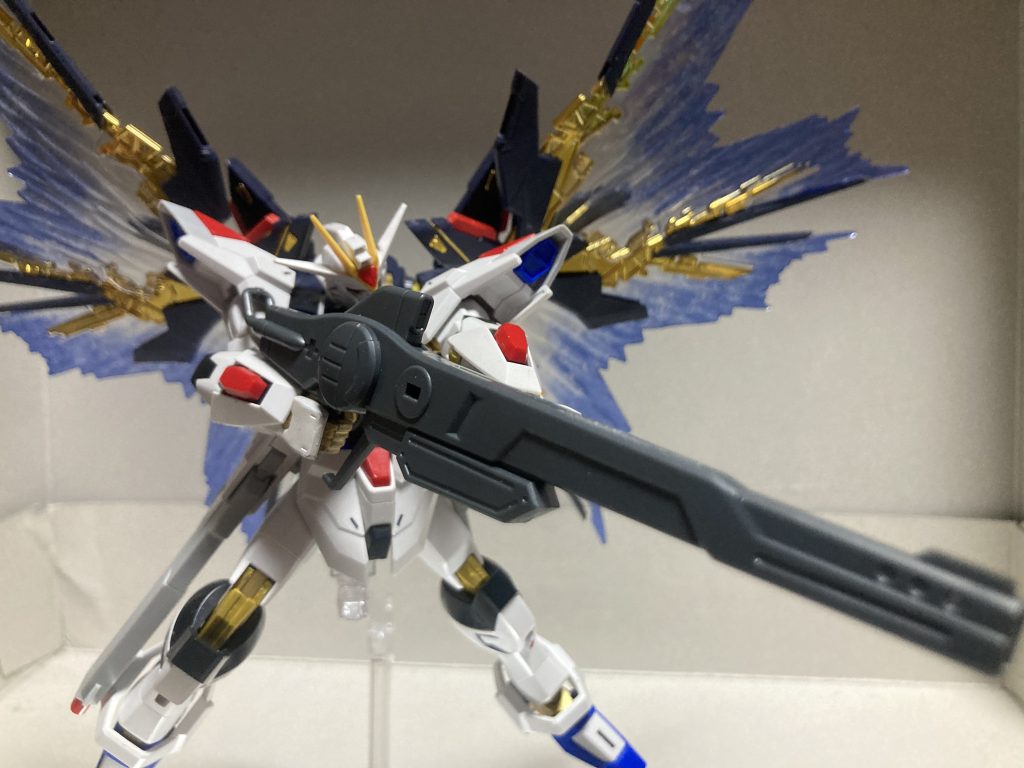 SEED版レールガンを持たせて見たらやっぱりおっきいですね。ゲルググメナース版は大きいって誰か言ってました…