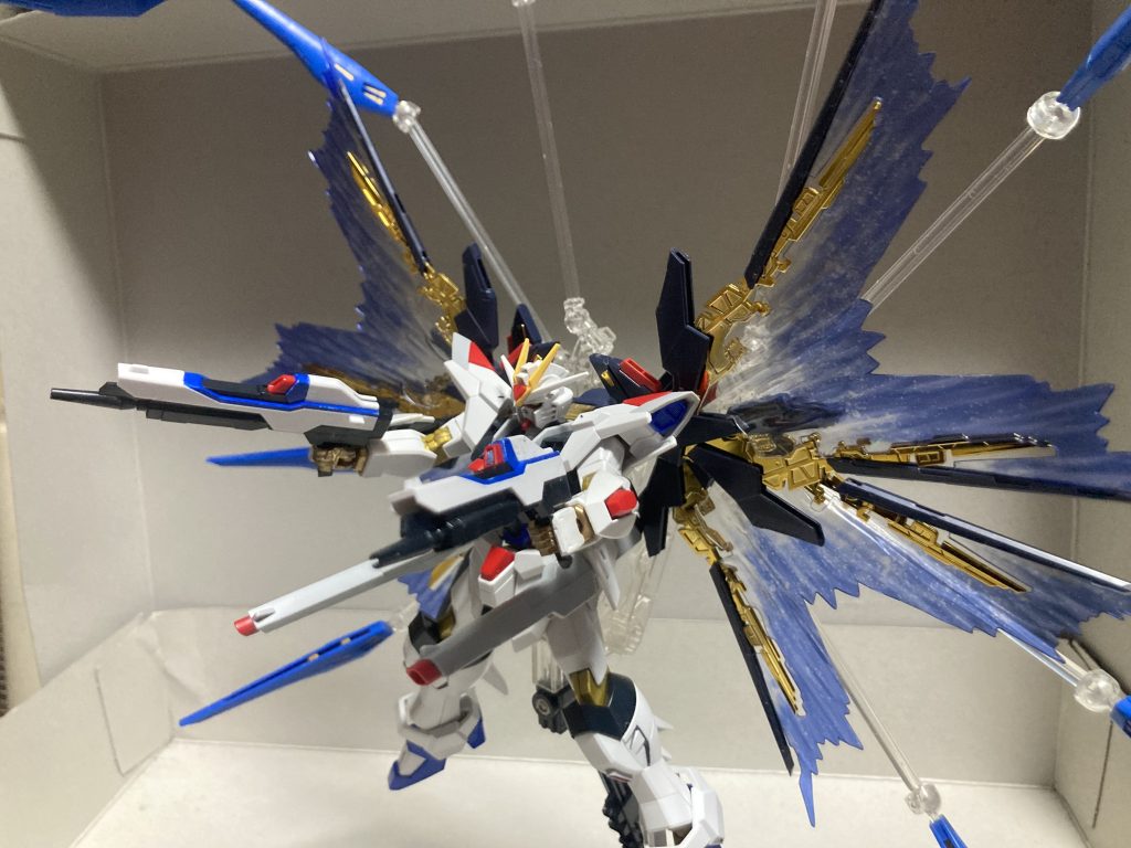 プレバンより光の翼届きました‼︎ドラグーンエフェクトがヤバいくらい場所とります‼︎でもカッコいい…