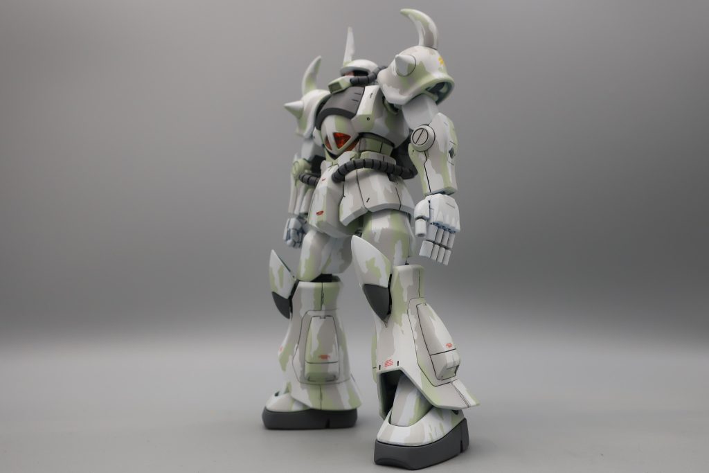 この時間にガンダムを見ていると姉が来て「ご飯できたって」と呼びに来ます。しかしビデオもない時代にガンダムを中断する訳にはいきません。適当に返事をしてガンダムを見続けます。