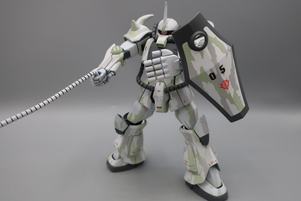 そして昭和のギャグ漫画のようにテレビにしがみつくのですが昭和のドラマのように耳を引っ張られ連れていかれてしまうのです。急いで夕飯を食べてもガンダムの物語は進んでしまっているのです・・・。明日学校で勉強はさておきガンダムの話題についていけなかったらどうするのでしょうか・・・。