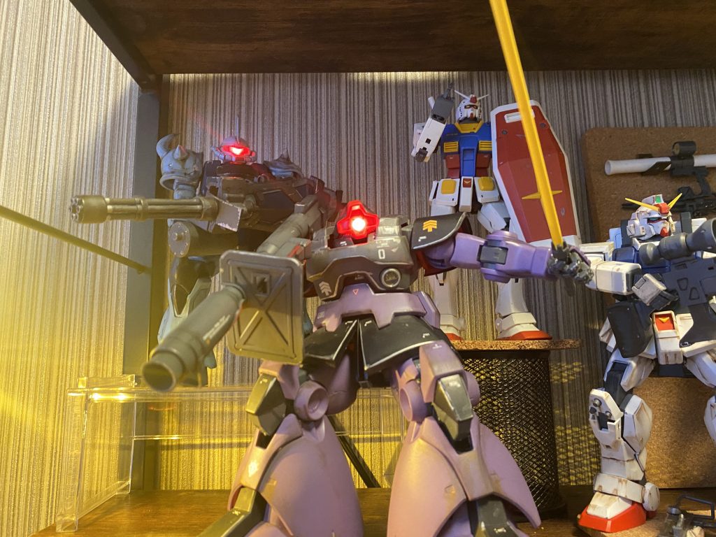 後ろのグフカスタムさんの目もLED💖