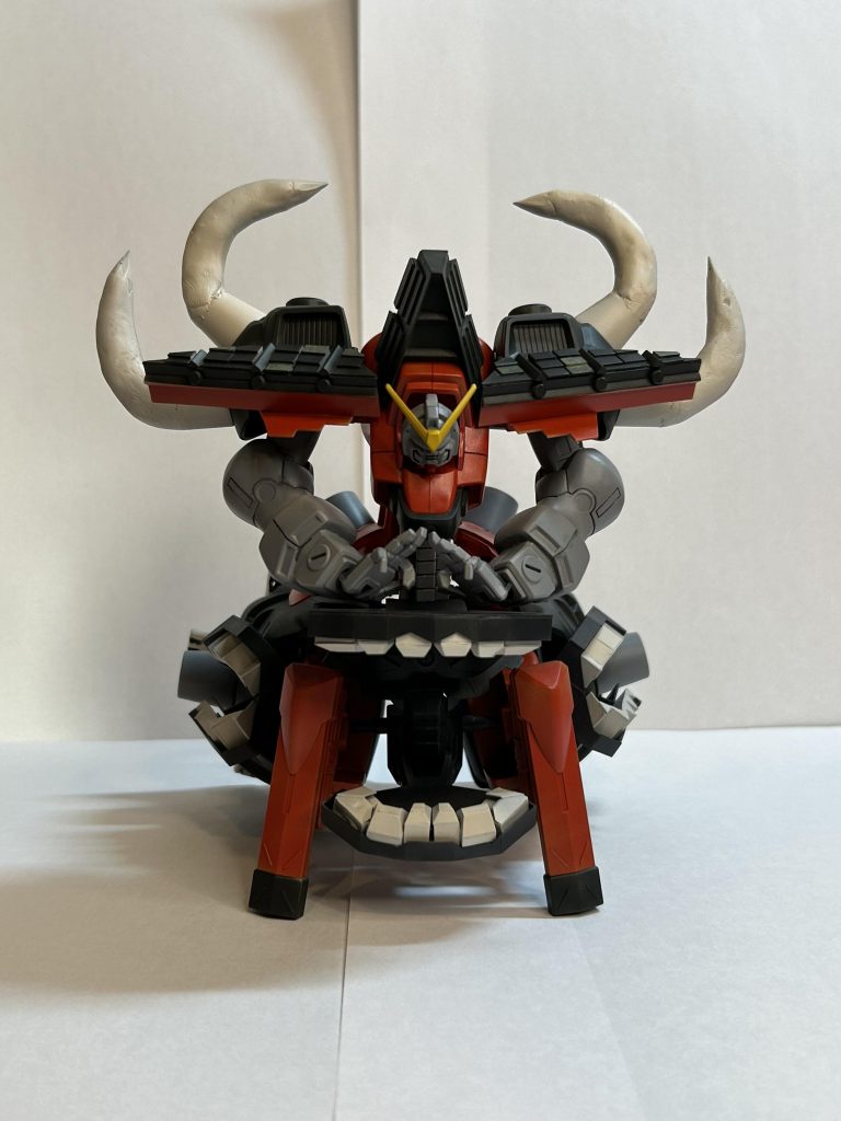 ・正面神社感を出すために脚部前面にパーツを追加してます。また、屋根の瓦もプラ板から製作しました！