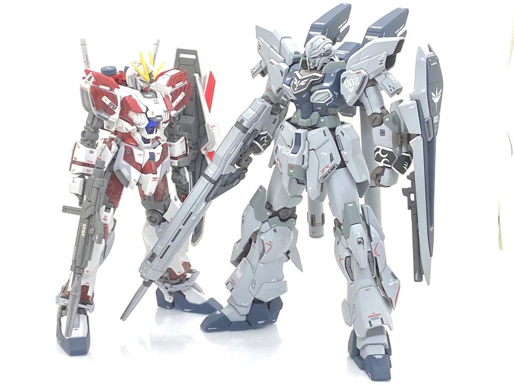 ライバルのナラティブガンダム C装備と。頭一つ大きいです。