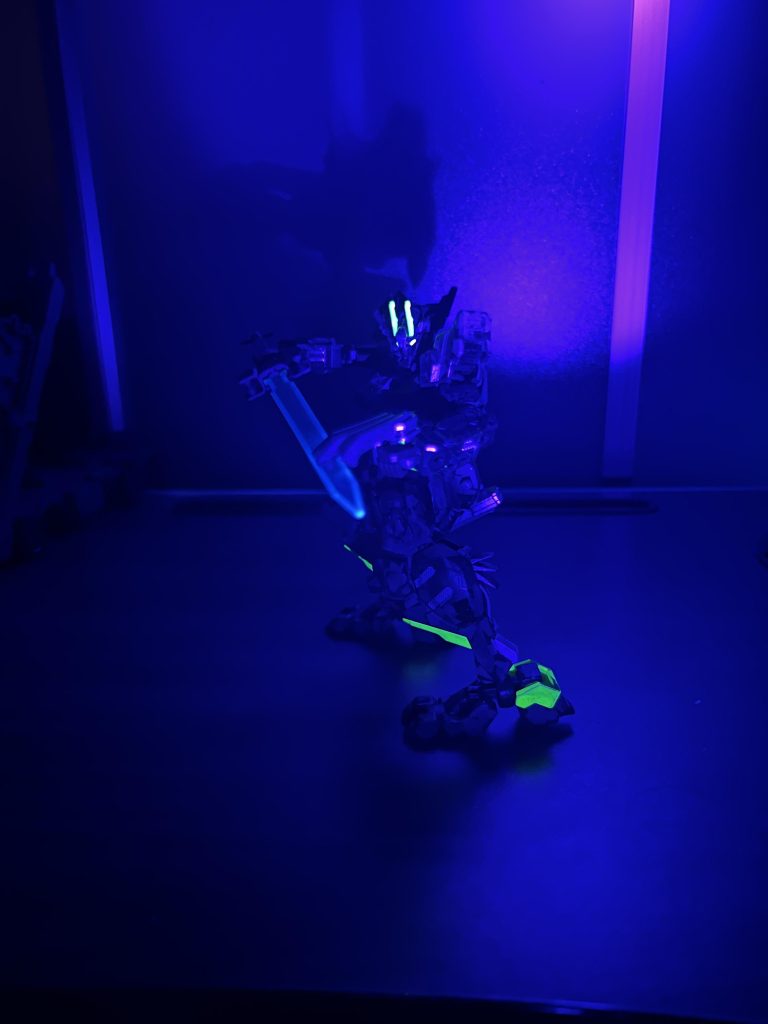 光ります！勿論低コスパなんでダイソー品です改造は大体ダイソーやセリアで済ませてます