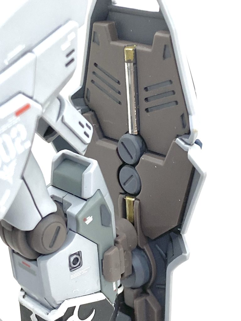 シールド裏は殆ど見えないのに塗分け頑張りました(笑)。