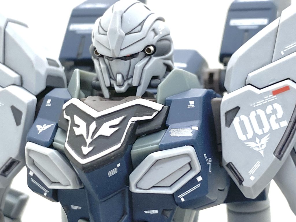 頭部はバルカンを切らないと後ハメ出来ない構造なので、今回はメタルパーツを始めて使いました・・・塗らなくて良いから凄く楽です(笑)。