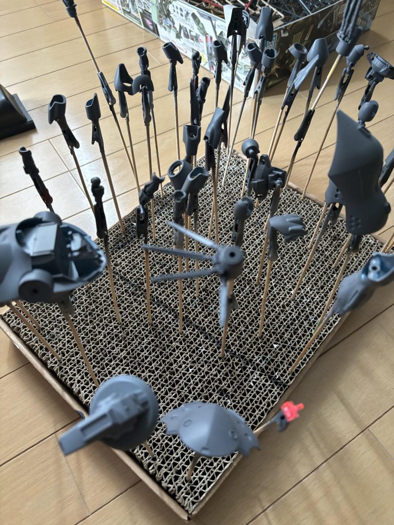 下地を生かした重ね塗りを目指し、初めてメカサフを使用しました！この色めっちゃいい😆