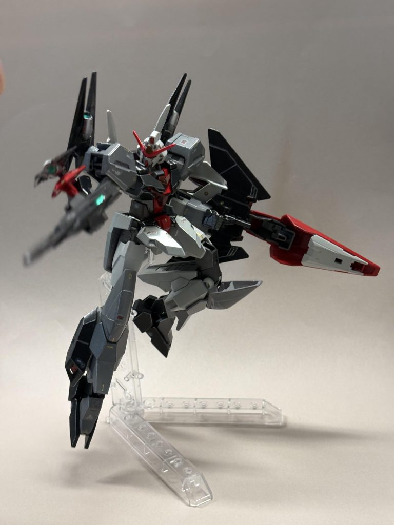 肩の保持力が足りなくて右腕を持ち上げてから手を離して「パシャリ」です。被写体ブレですな。パチモンシールドはこちら向きにも固定できます。