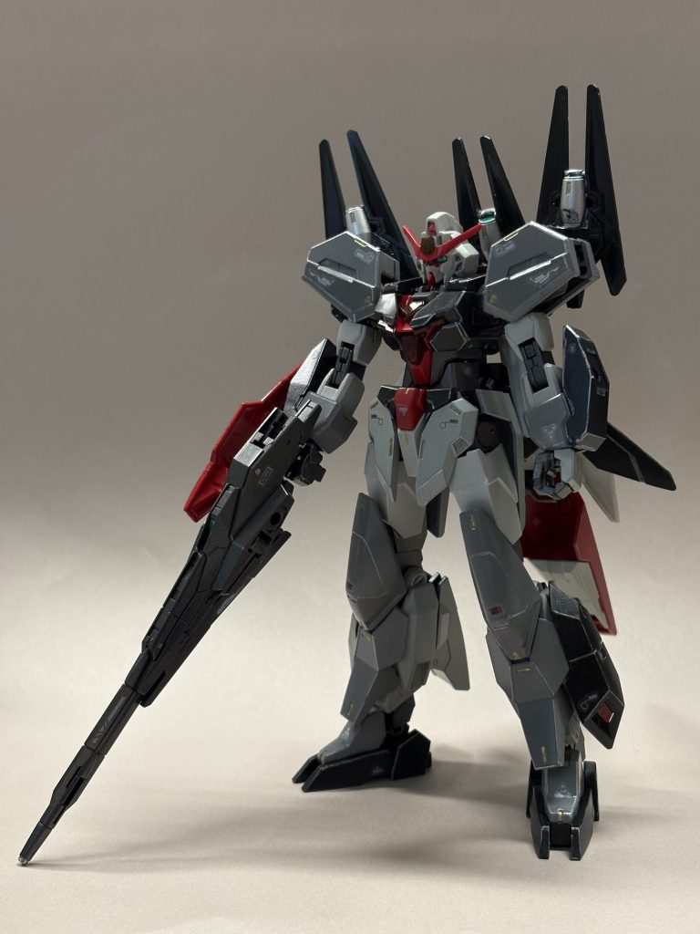 普通にユーラヴェンガンダムです。いくつかパーツ外してますけど。緑のクリアーパーツを赤っぽくするのに苦労しました。透明感なくなって良いなら簡単なんですけどね。ミッドナイトブルー、エアクラフトグレー、ガルグレー、レッド、シルバー、赤鉄色(関節等と武器)です。部分塗装はいつものホビーマーカー。