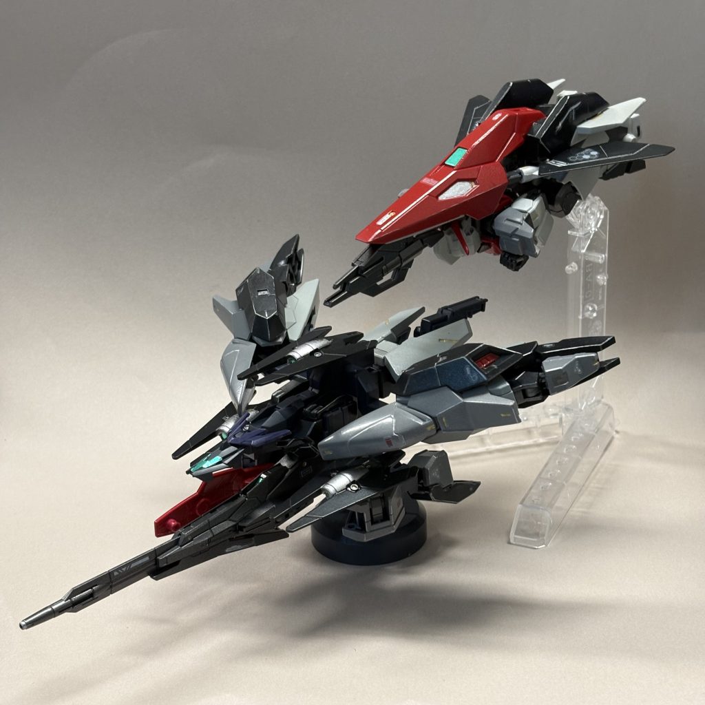 切った貼ったはしてないので分離変形は可能です。プレイバリュー高いかと思ったのですが、関節保持力に難ありなので厳しいですね。ではまた