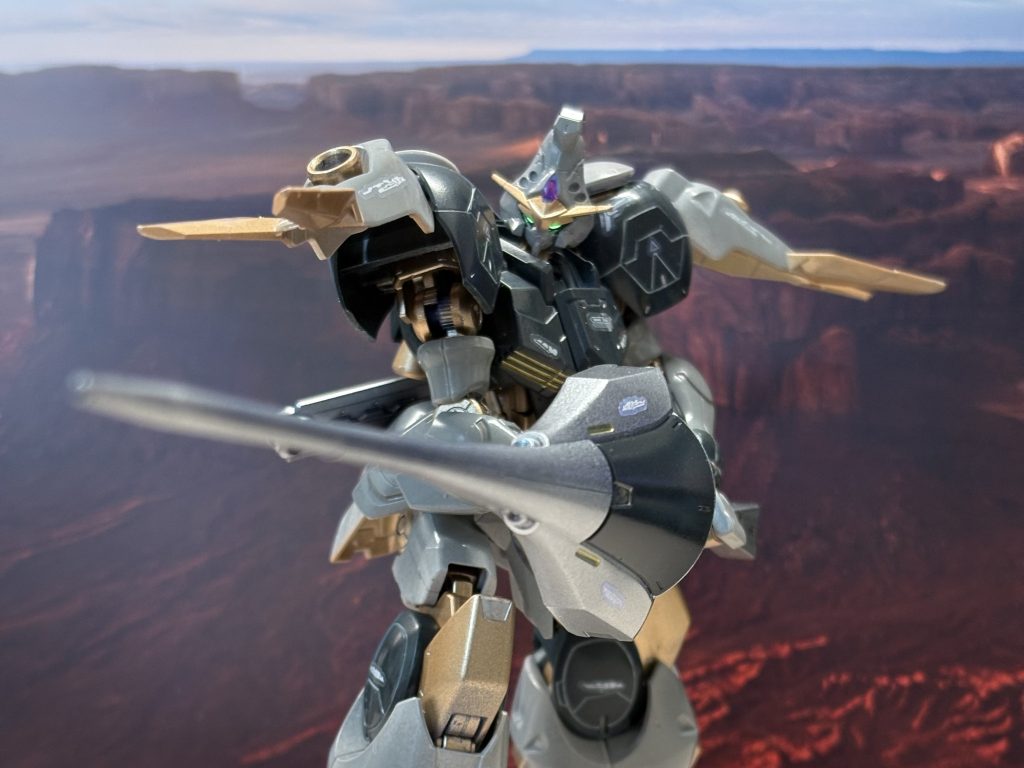 もうちょっと太もも部が長いと腰を落としたポーズが付けやすいのですが…ではまた