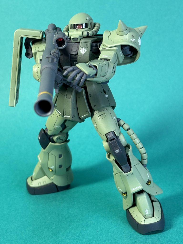 バズーカのスコープの中にHアイズのピンク入れてます。