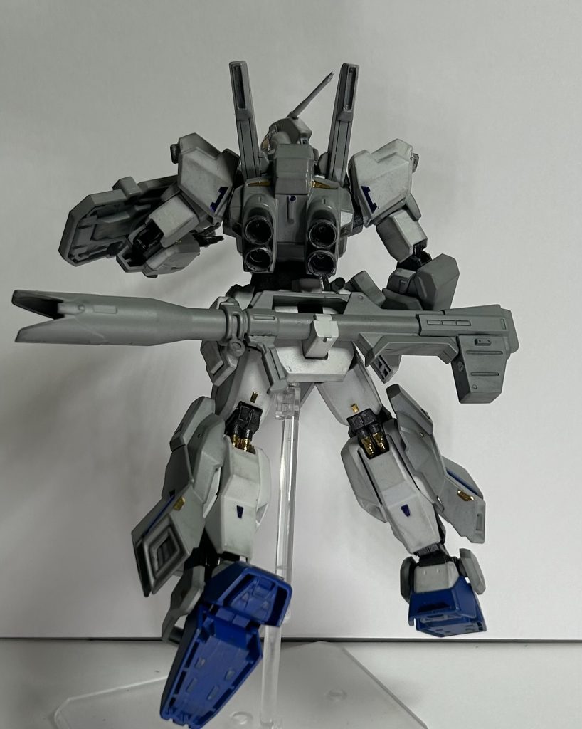 バックパック。Mk -Ⅱのビームサーベルラック兼スラスターをジェガンの物に変更しました。腰に一本搭載したから何本も要らないよね、という事です。ついでにバズーカはMk-Ⅱの物の砲身を叩き切って、ストライクガンダムのバズーカの砲身をツギハギ。