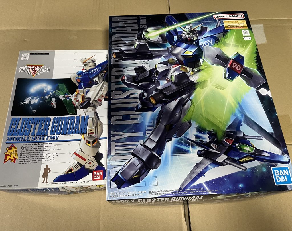 作品名：<p>クラスターガンダム届いた、旧キットと並べてみました。 デカっ！　値段も4倍！ MGネオガンダムはよ。</p>