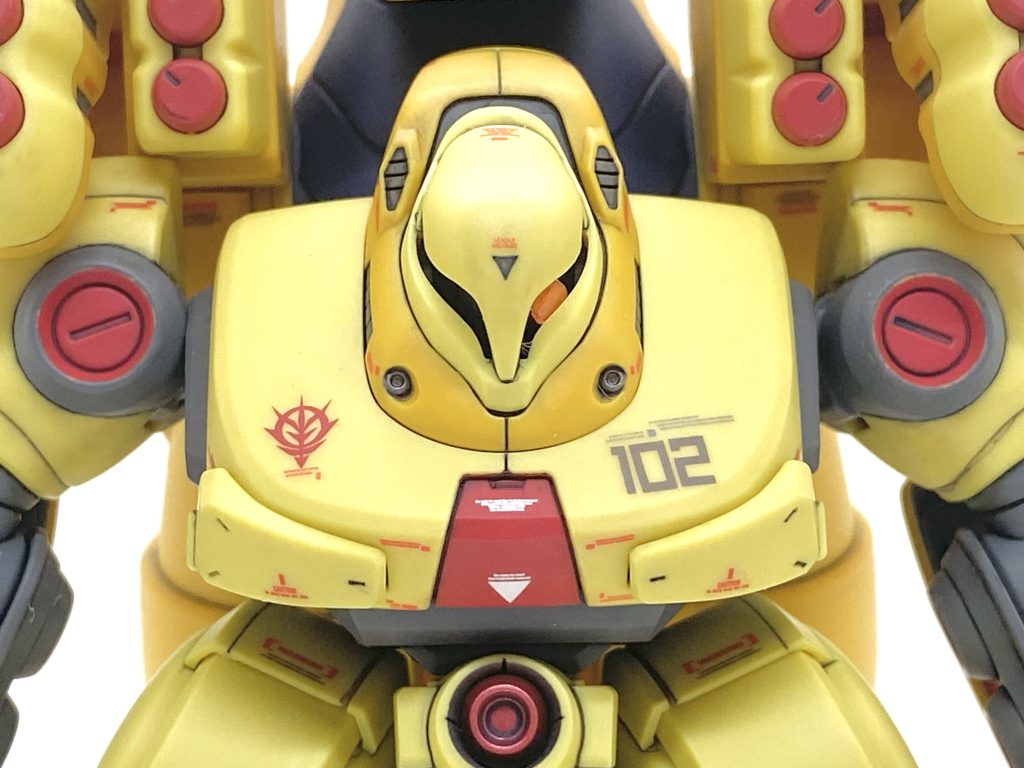 デカールはガンダムデカールの僅かにHGのシナンジュ用を使ってますが後はベルテクスやホビージャパンのコーションデカールを使い、ガンダムデカールはあまり使っていません。意図的に赤系のデカールを多用してます。