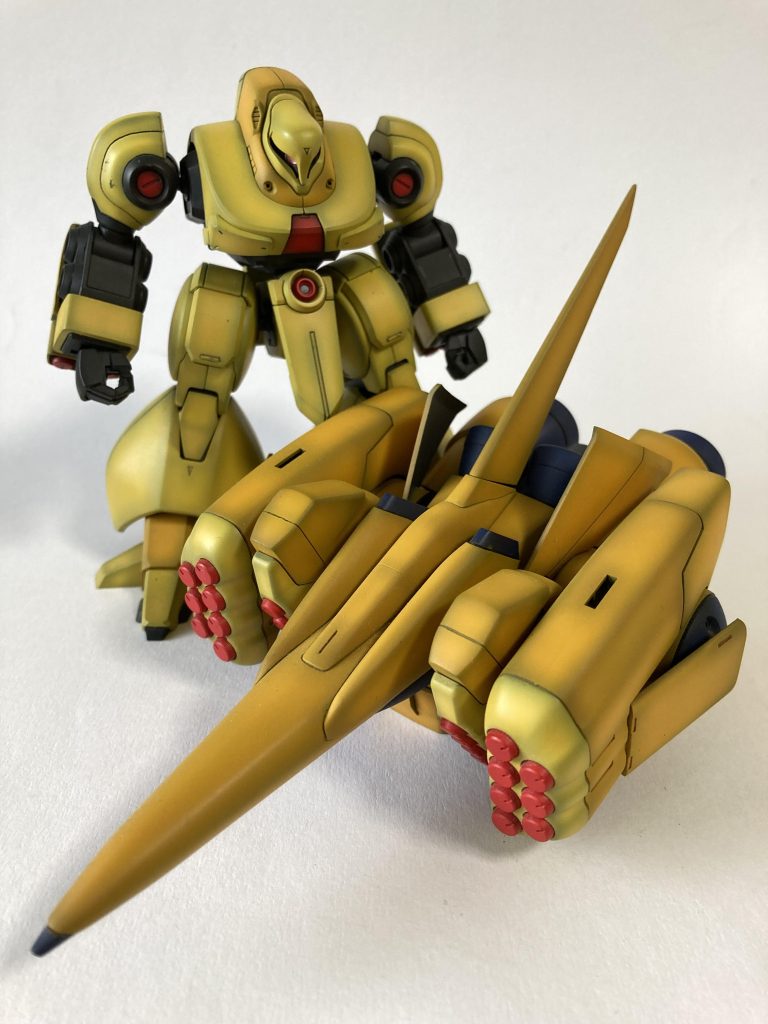 ブースターが重いため、見えない部分を穴開けまくって軽くしています。ズサ脚にパテを詰めて重くし、背負っても後ろに転びません。