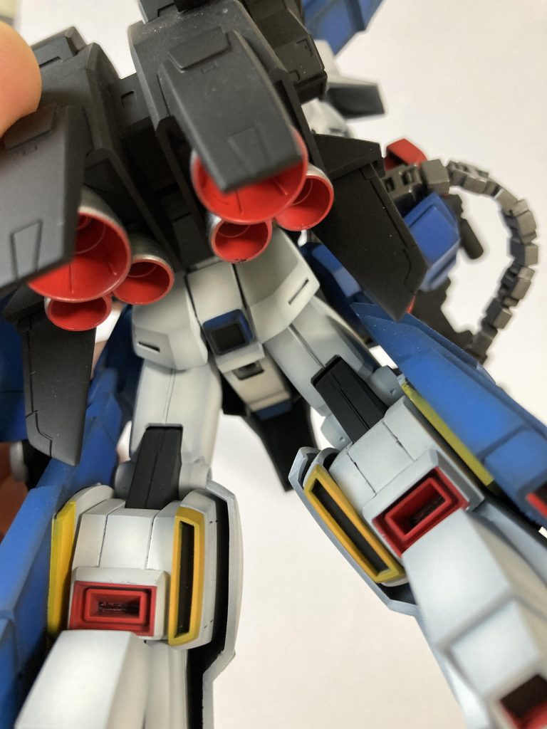 ZZガンダムは腰のリアアーマーが無く、見る角度で『イヤーん』な感じなので、追加で作成しました。