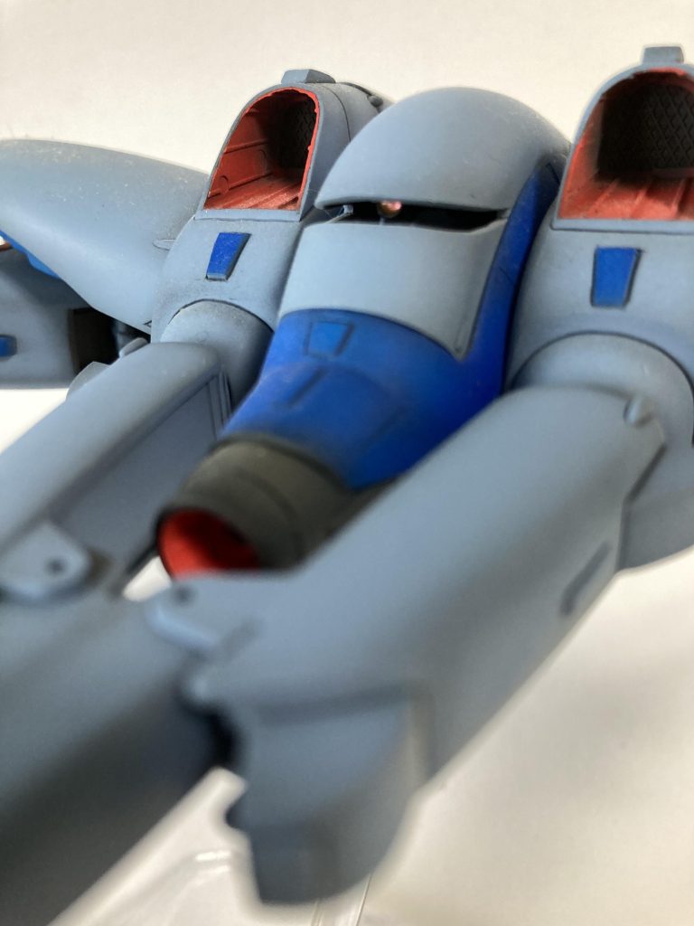 頭部カバーはスリットとして開口しました、