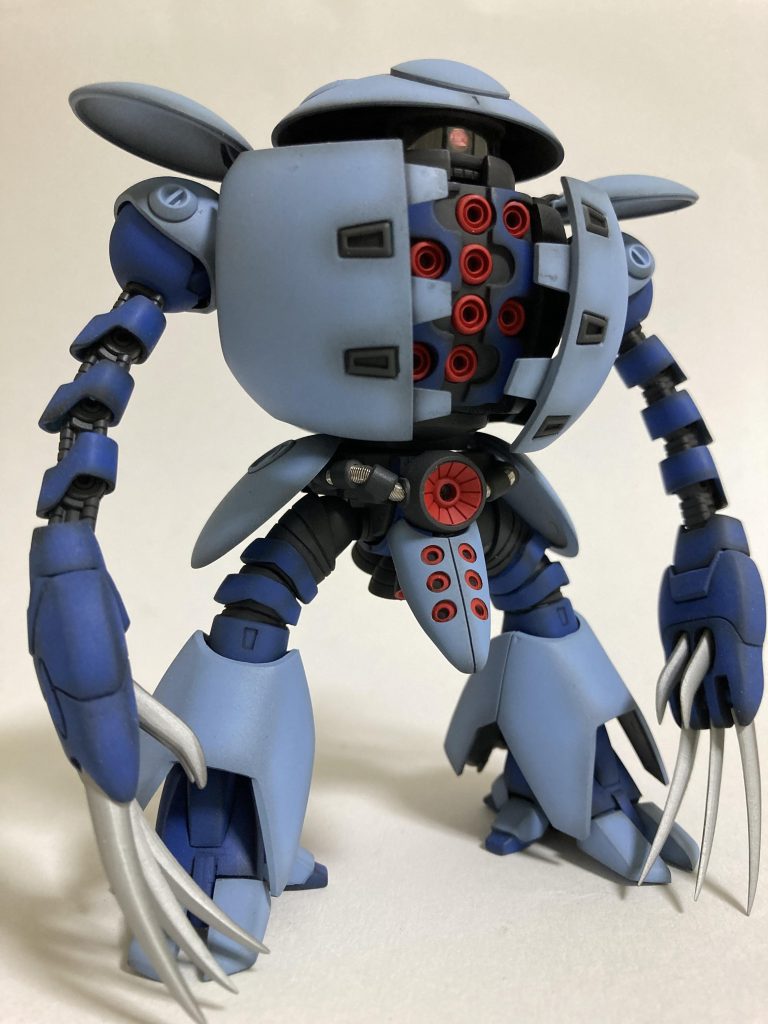 手の爪も5本全て独立可動します。