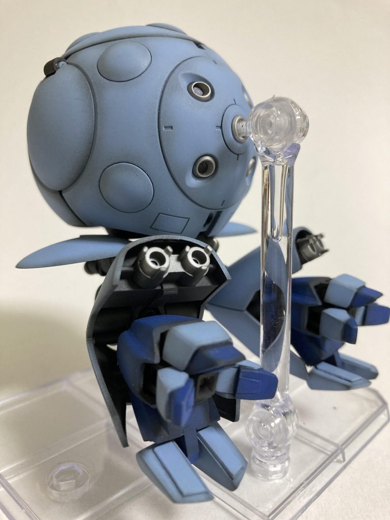 足の爪は全て可動し、画像の通り畳めます。