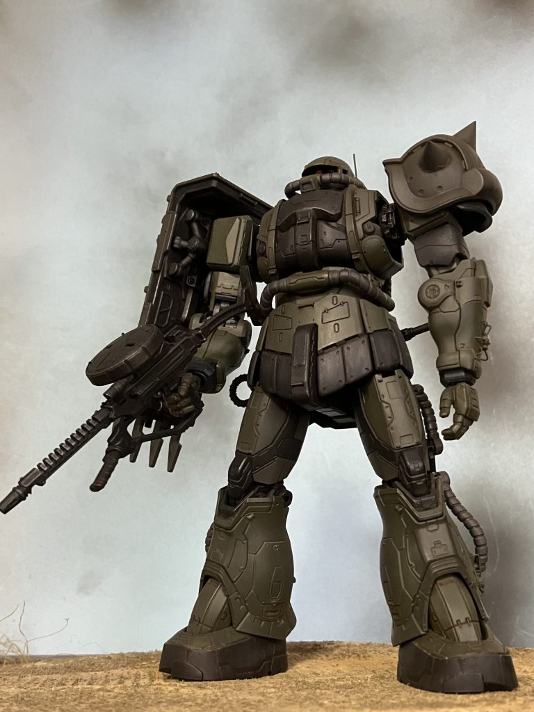 標準機という事で肩アーマーのスパイクは四角錐から円錐型へと変更しています。やはりこちらの方が落ち着きます。