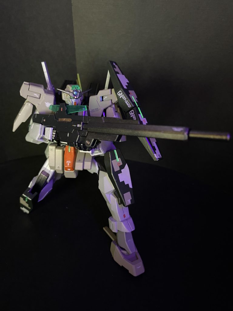 スナイパーなガンダムだけあって、膝立ち両手構えも綺麗に決まります。