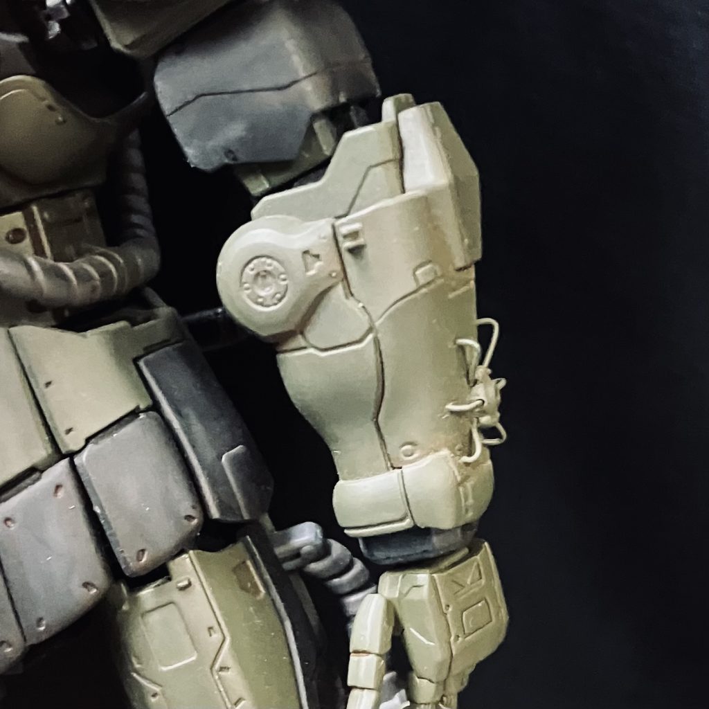 腕のミサイルポッド取り付け基部のディテールアップ