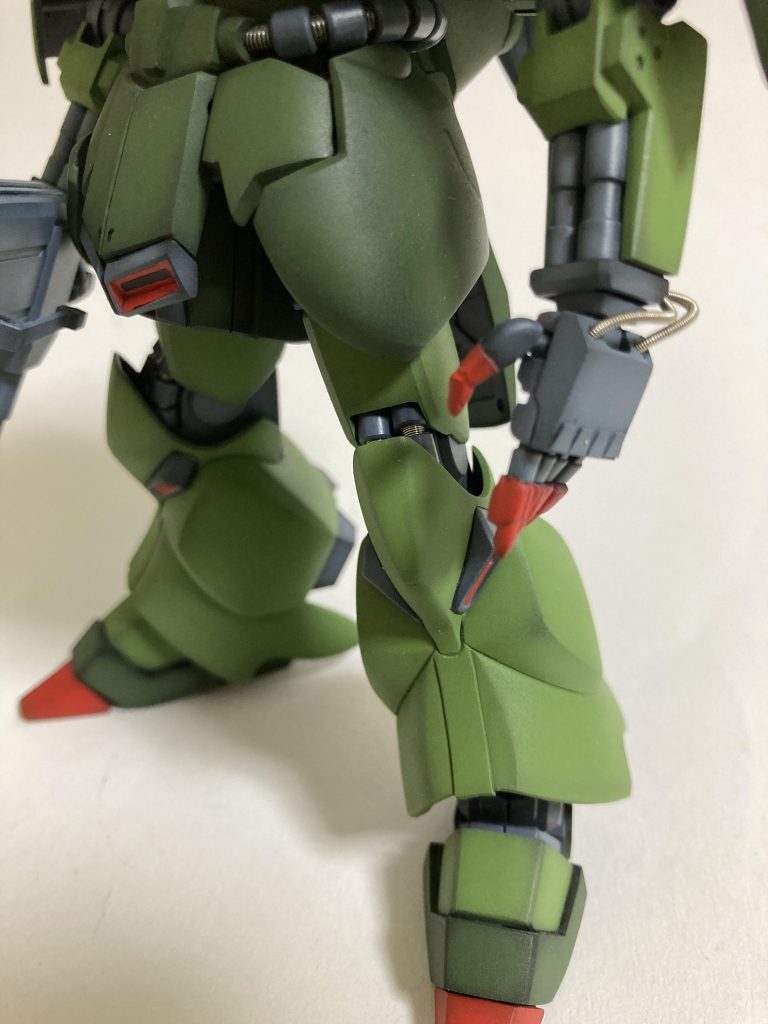 左手はHGUCキュベレイ(revive)と旧キットとのミキシングです。両腕とも手首カバーを自作