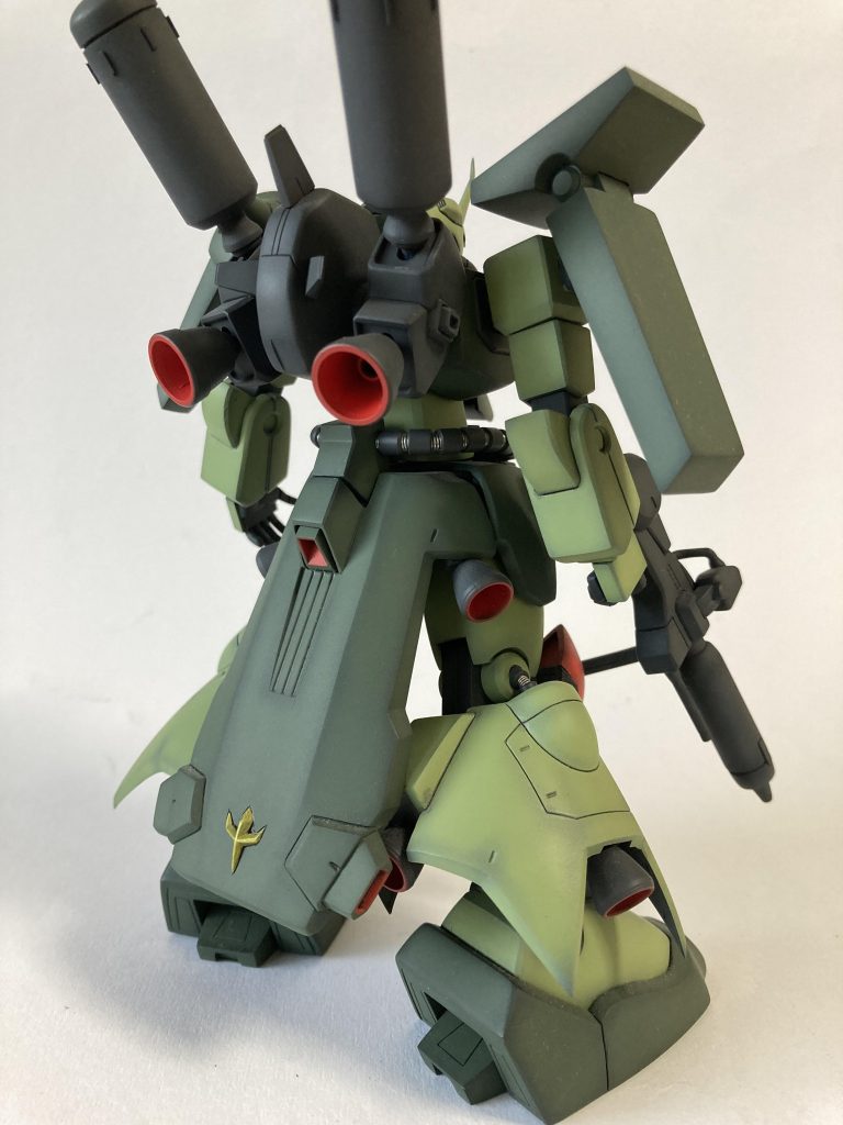 一体整形のバックパックは切り離してボールジョイントで接続しました。かなり表情がつけられてオススメな加工です。