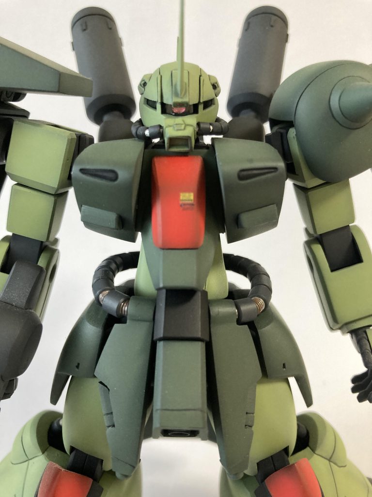 この不自然な腹回りのデザインが好きなので、あえて手を入れていません