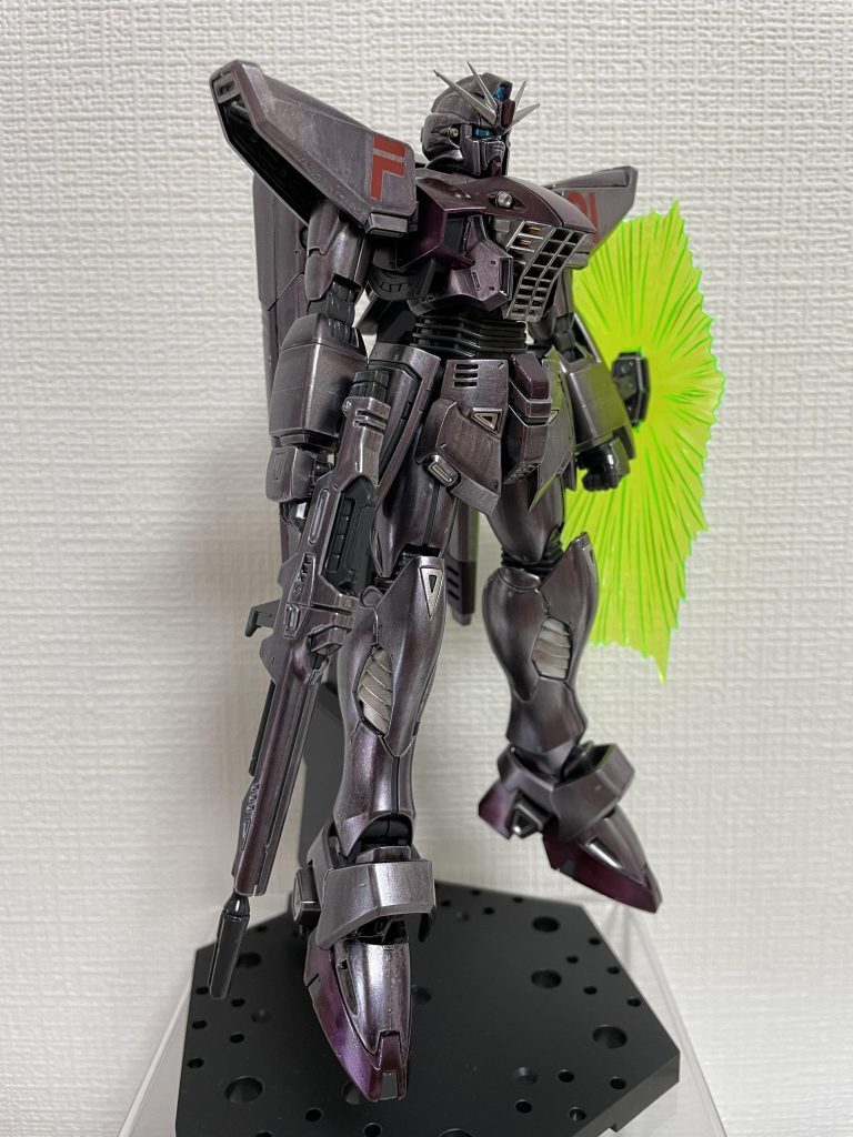 鉄仮面専用ガンダムF91。