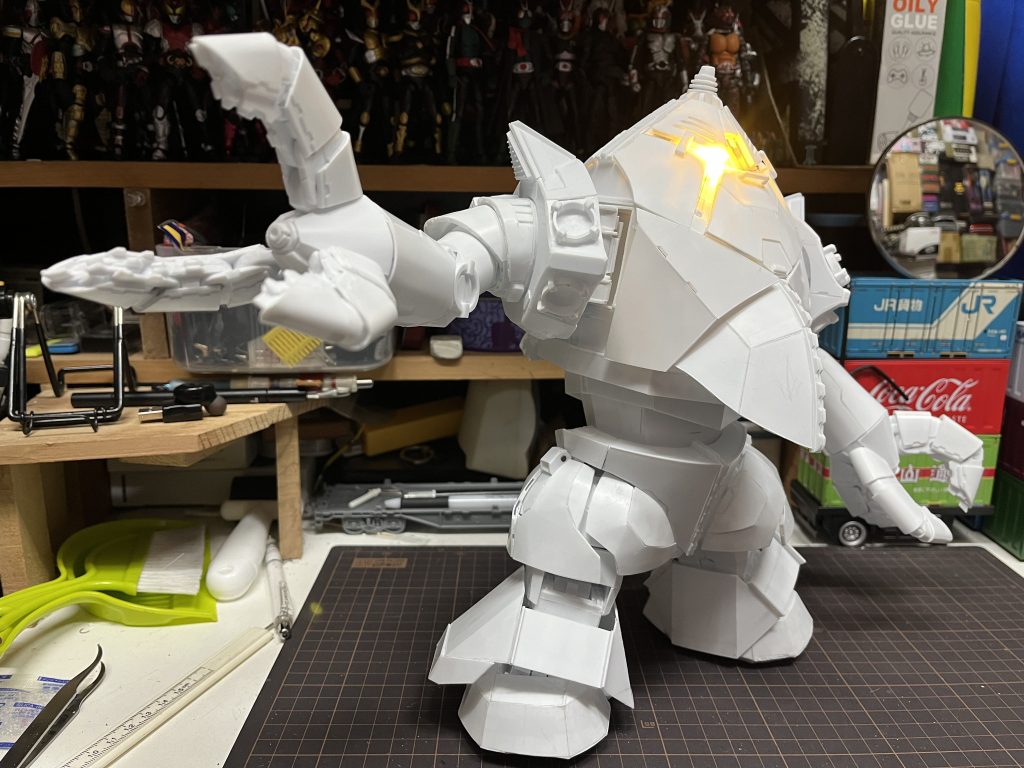 各部に細かいディテールアップを施して、この後全体的にピンバイスでビス打ち表現で仕上げて行きました。