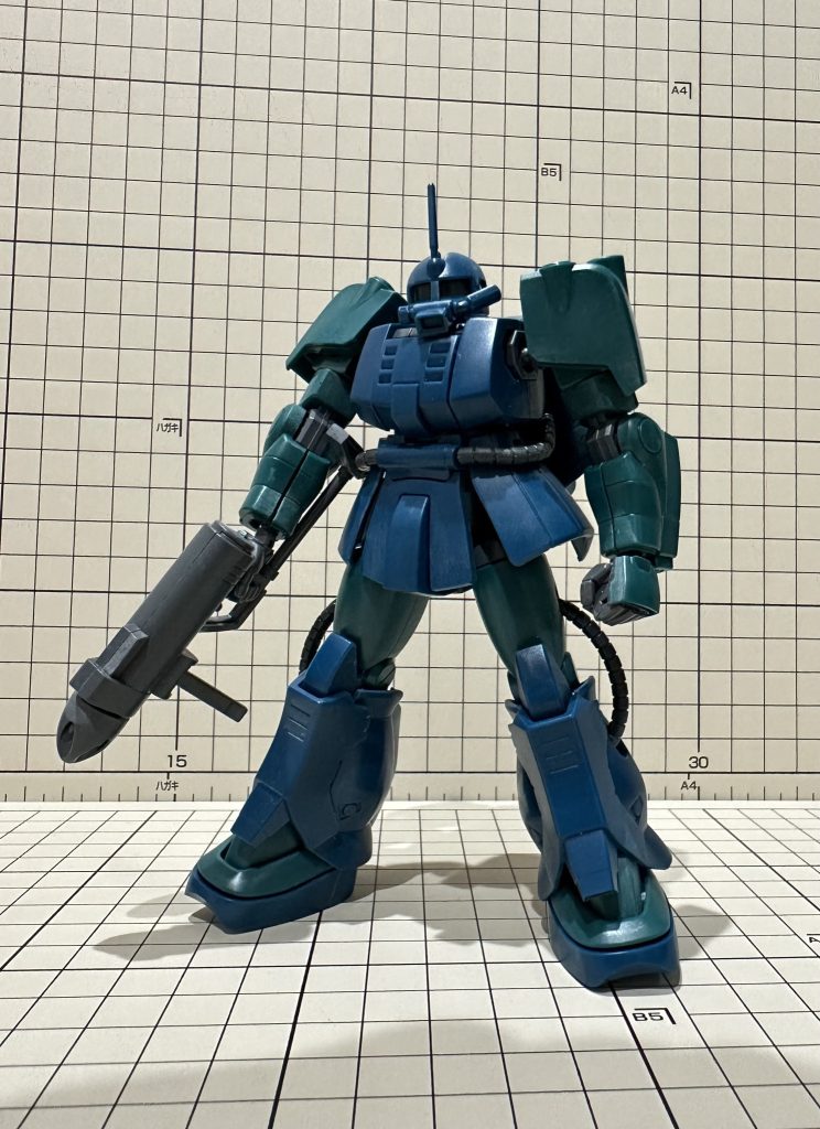 素組みです。マッシブでかっこいい！後ハメが難しそうだったので、合わせ目を消した後に筆で塗り分けました。