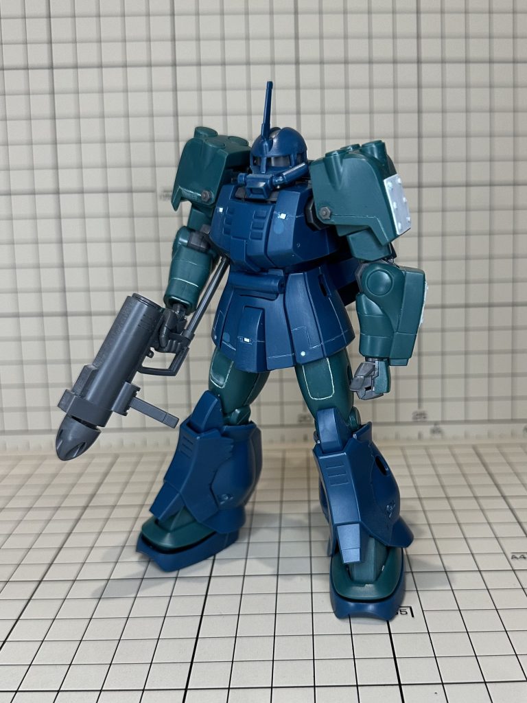 スジ彫りとプラ板、ディティールアップパーツを追加しています。